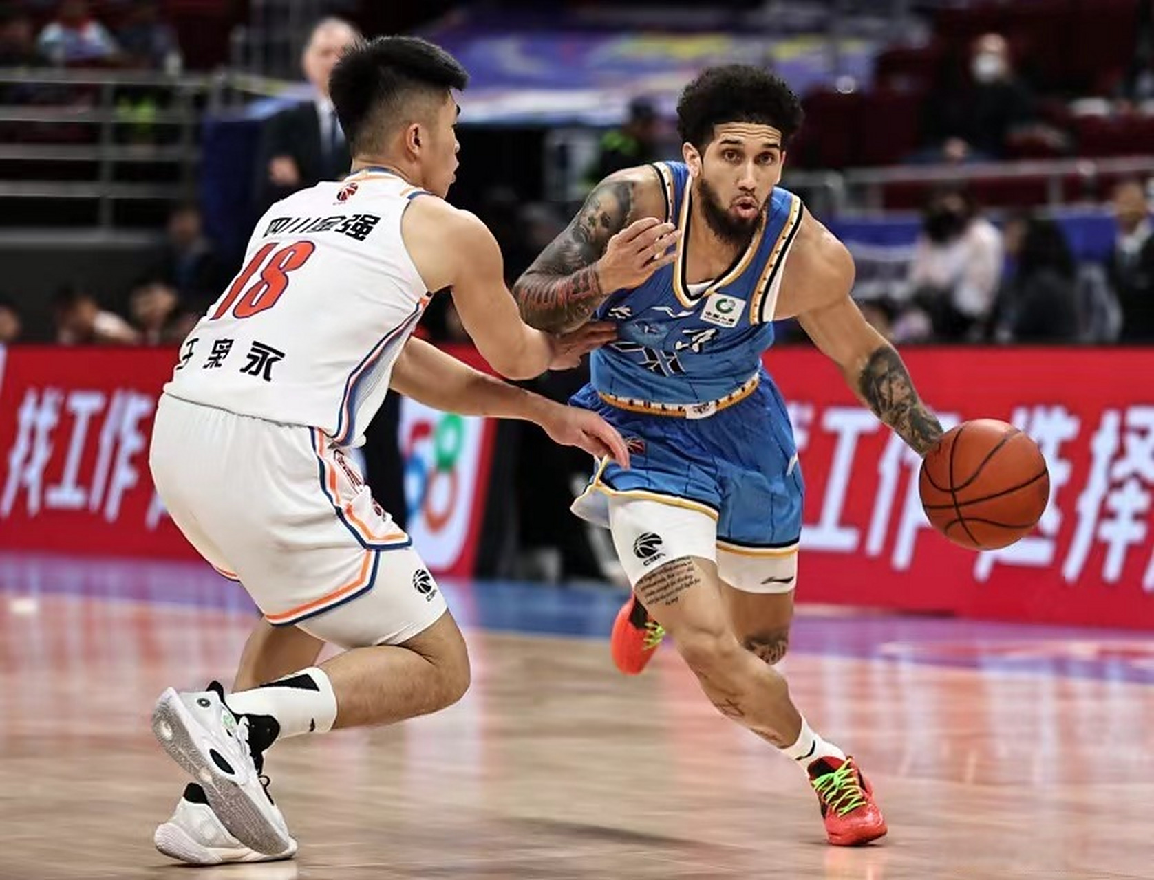 中国男篮险胜篮网B队,布克惊艳世界 中国男篮险胜篮网B队,布克惊艳世界