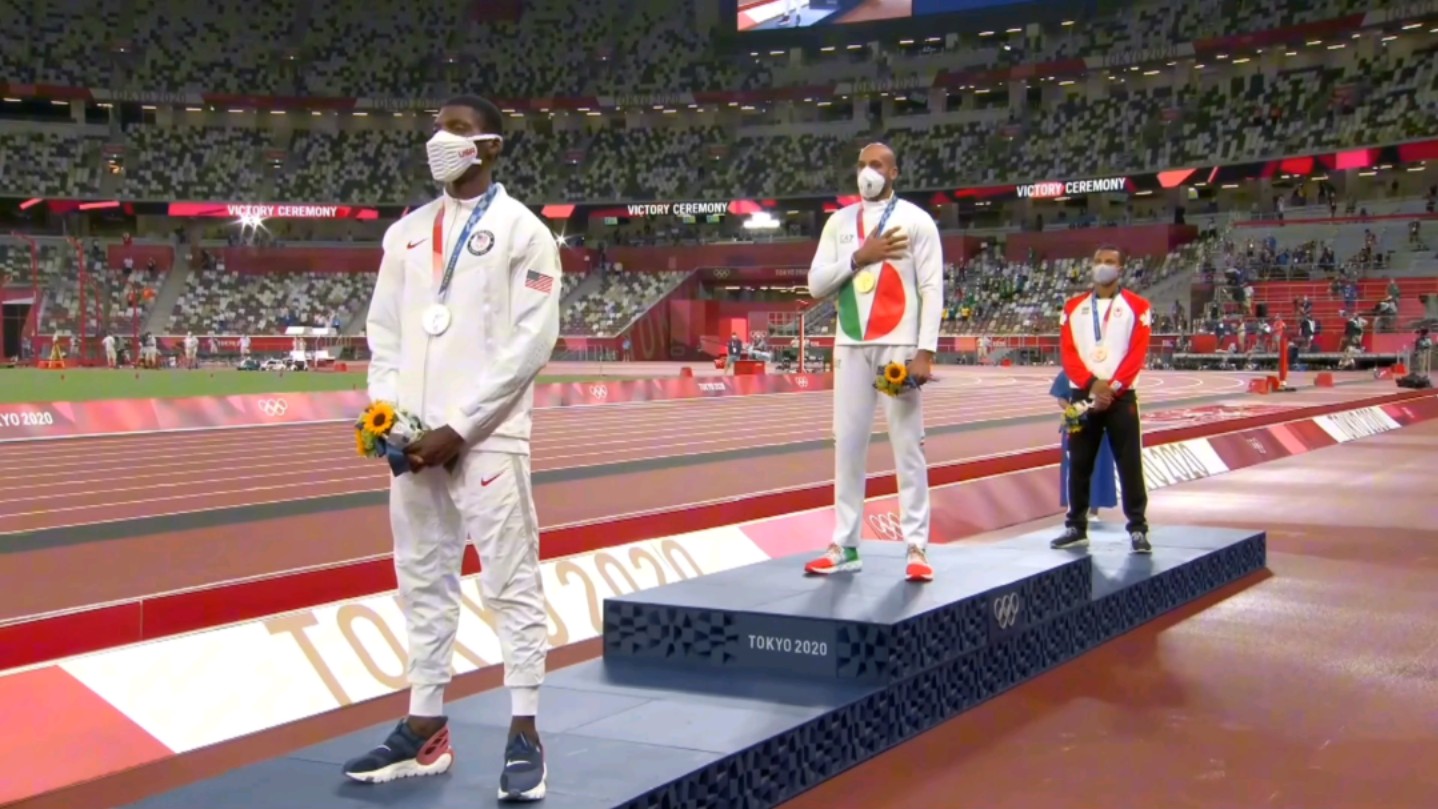 奥运会选手刷新世界纪录,震撼全场 奥运会选手刷新世界纪录,震撼全场