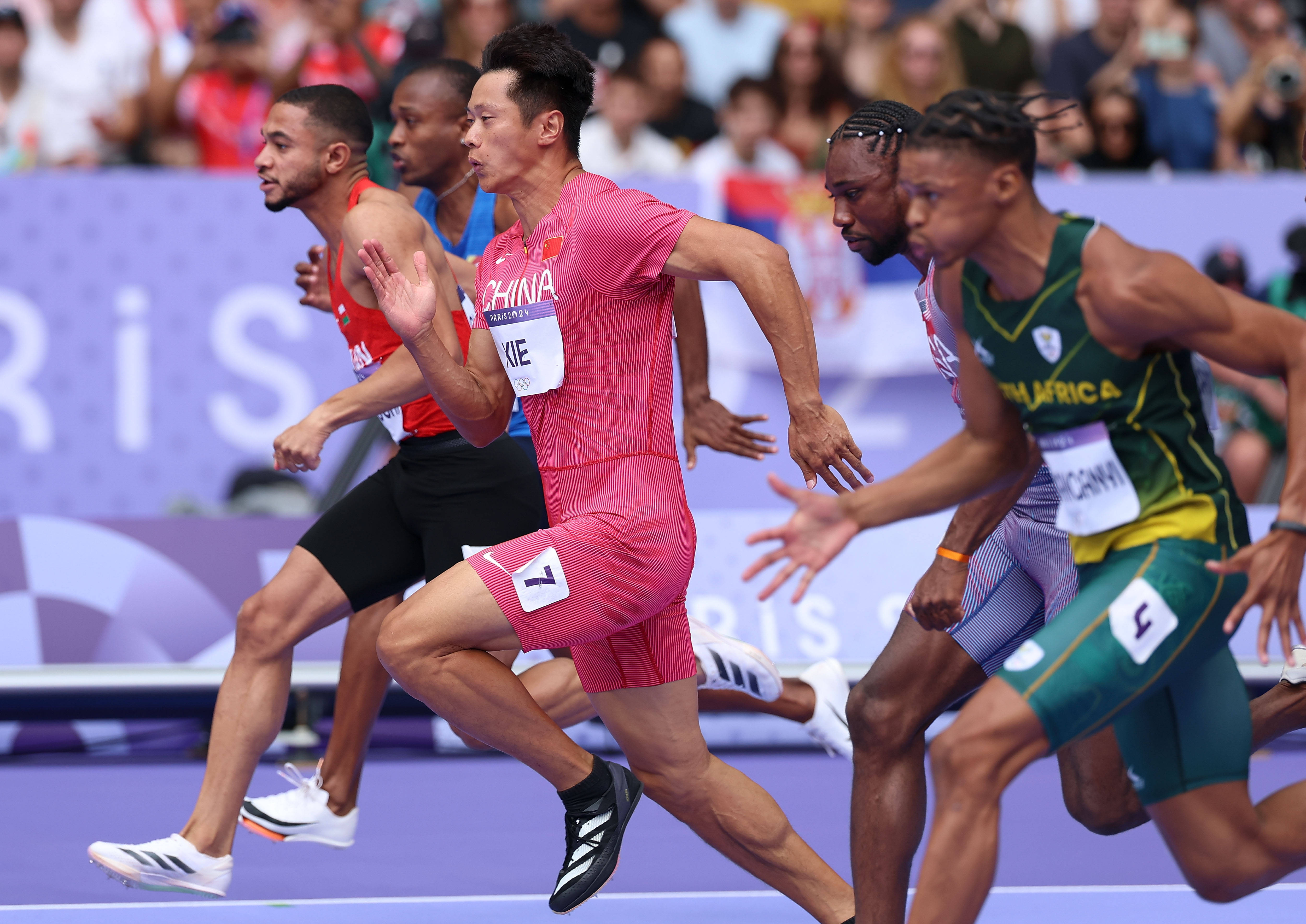 奥运会选手刷新世界纪录,震撼全场 奥运会选手刷新世界纪录,震撼全场