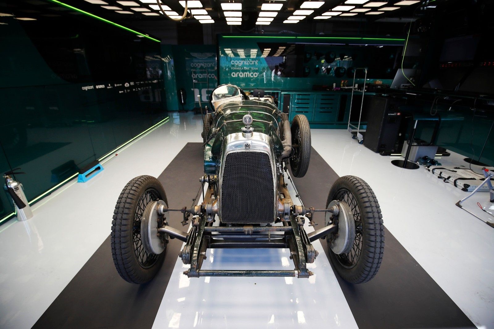 红牛二队力克阿斯顿马丁,拉塞尔状态火热 红牛二队力克阿斯顿马丁,拉塞尔状态火热