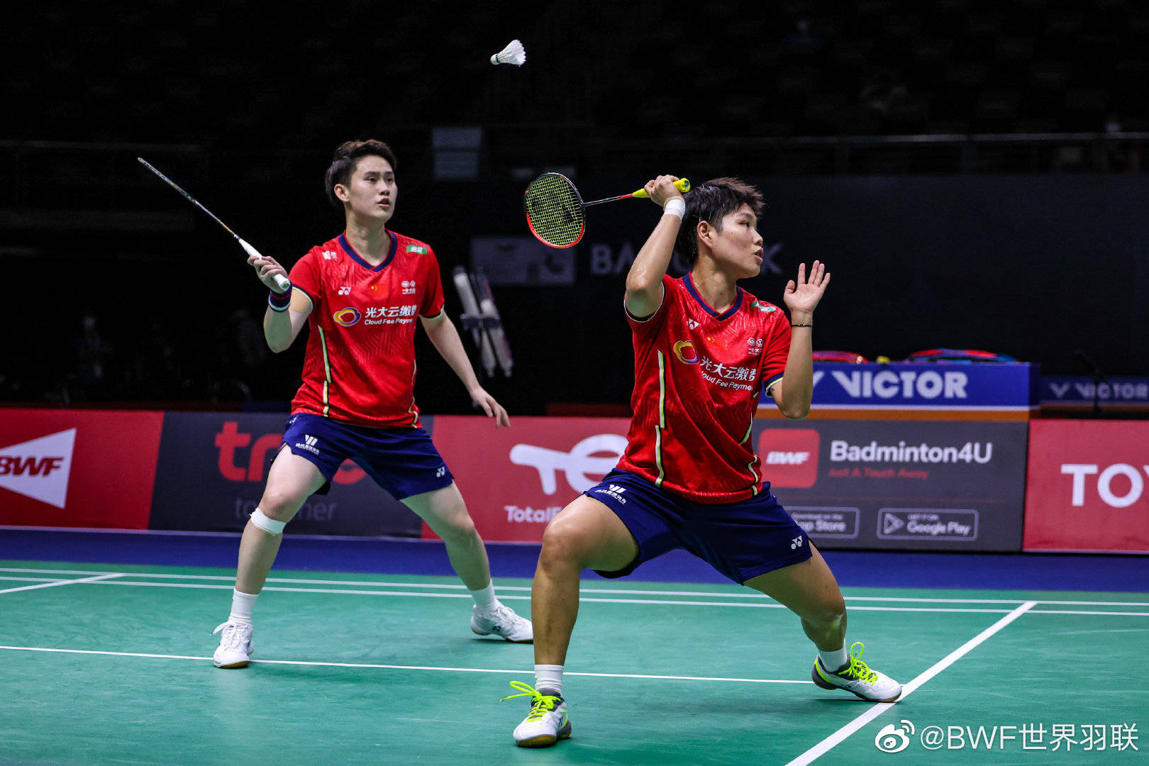 泰国队鏖战印尼队,黄鸭组合关键制胜 泰国队鏖战印尼队,黄鸭组合关键制胜