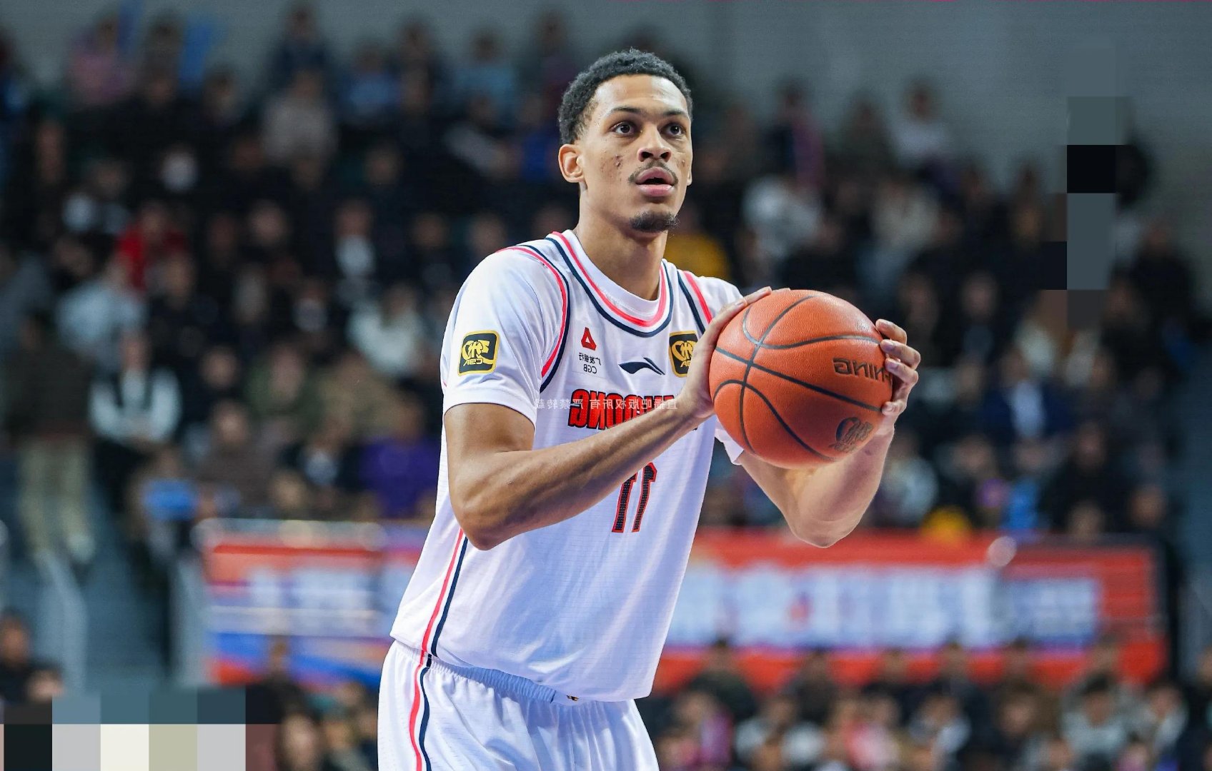 山西队力克广东队,塔图姆点燃赛场 山西队力克广东队,塔图姆点燃赛场