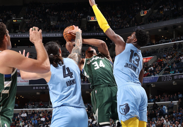 灰熊逆转雄鹿，福克斯带队取胜