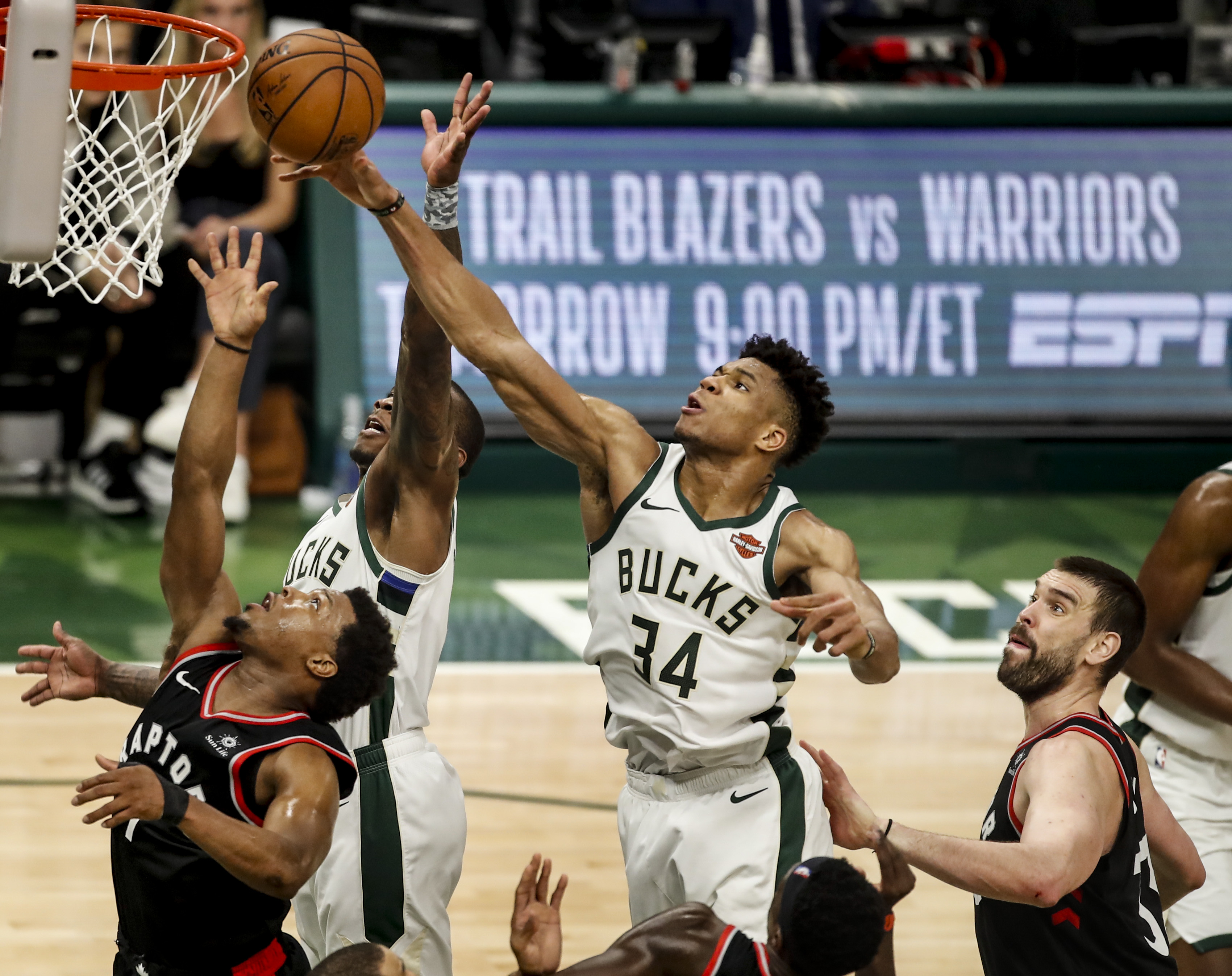 雄鹿鏖战吉林队，伦纳德带队取胜