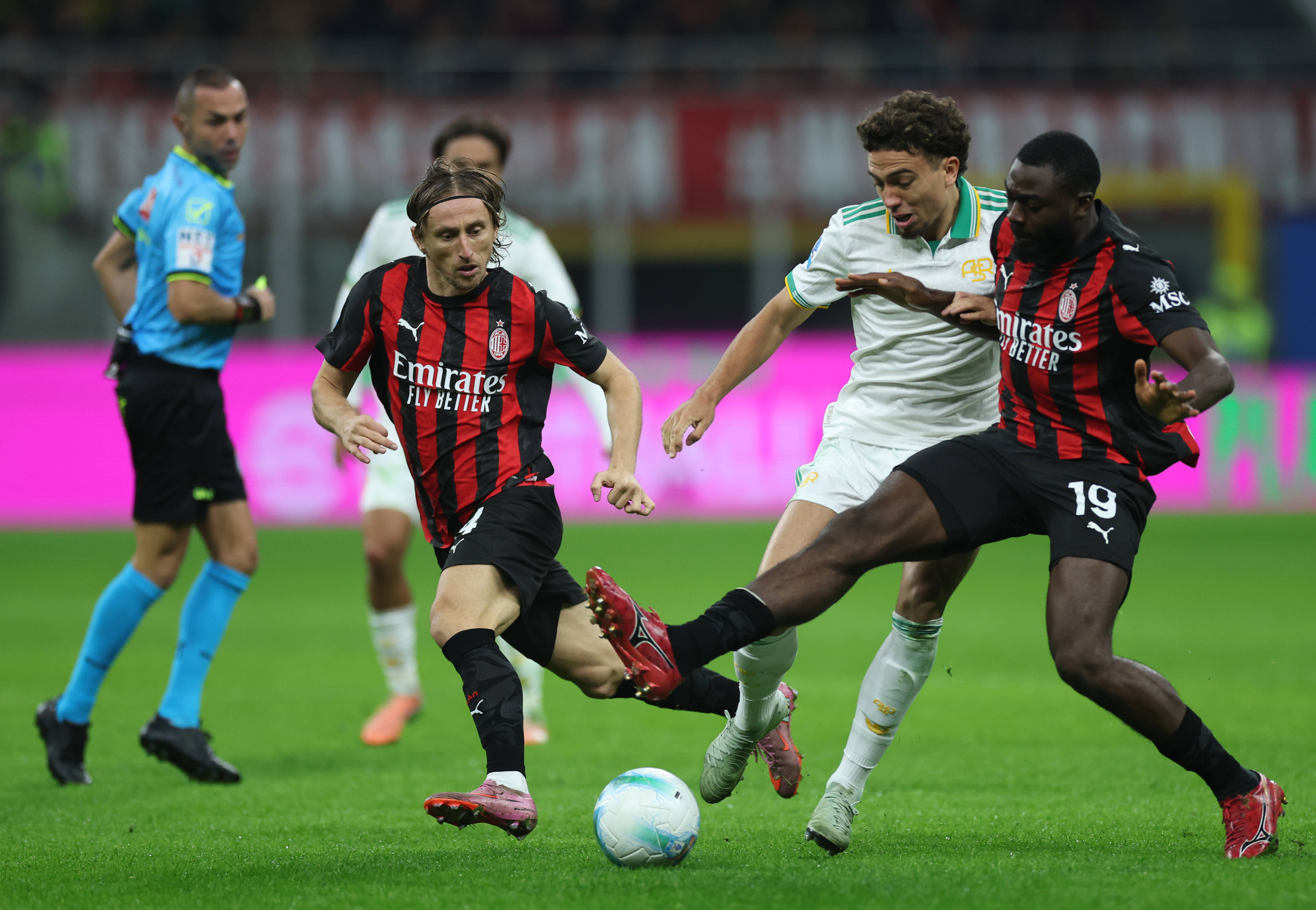 帕尔马主场大胜都灵,赢得保级关键战 帕尔马主场大胜都灵,赢得保级关键战