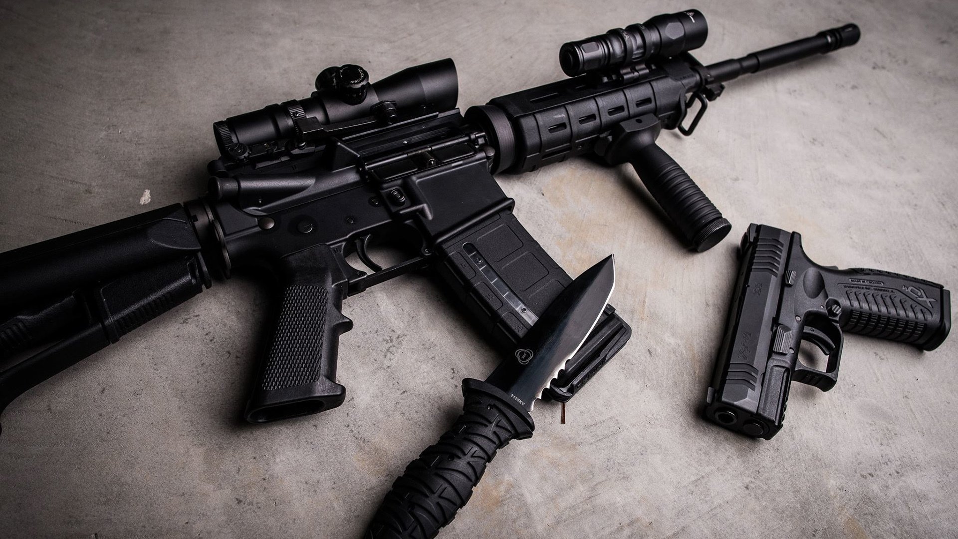 看到这两个关键词的奇妙组合，一个构思立刻浮现—这不该是两则平行新闻，而是一个关于时空交错与篮球本质的故事。让我们从一个意想不到的视角切入