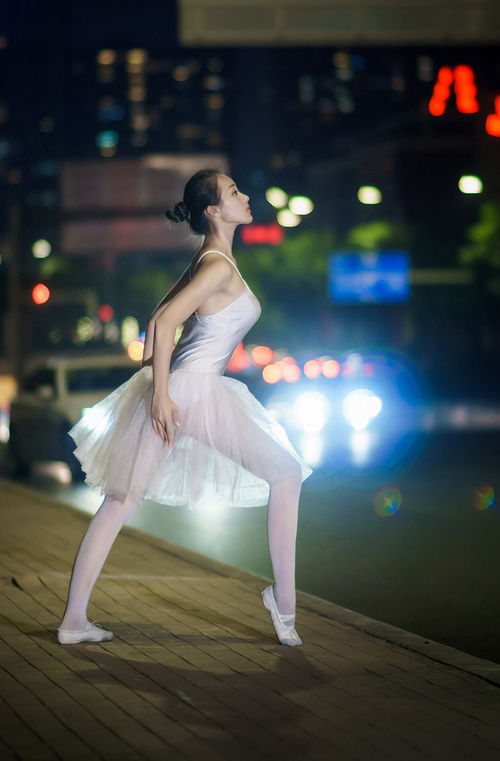 平行时空足球双重奏,哥斯达黎加打穿安哥拉,内马尔在德甲争冠战接管比赛