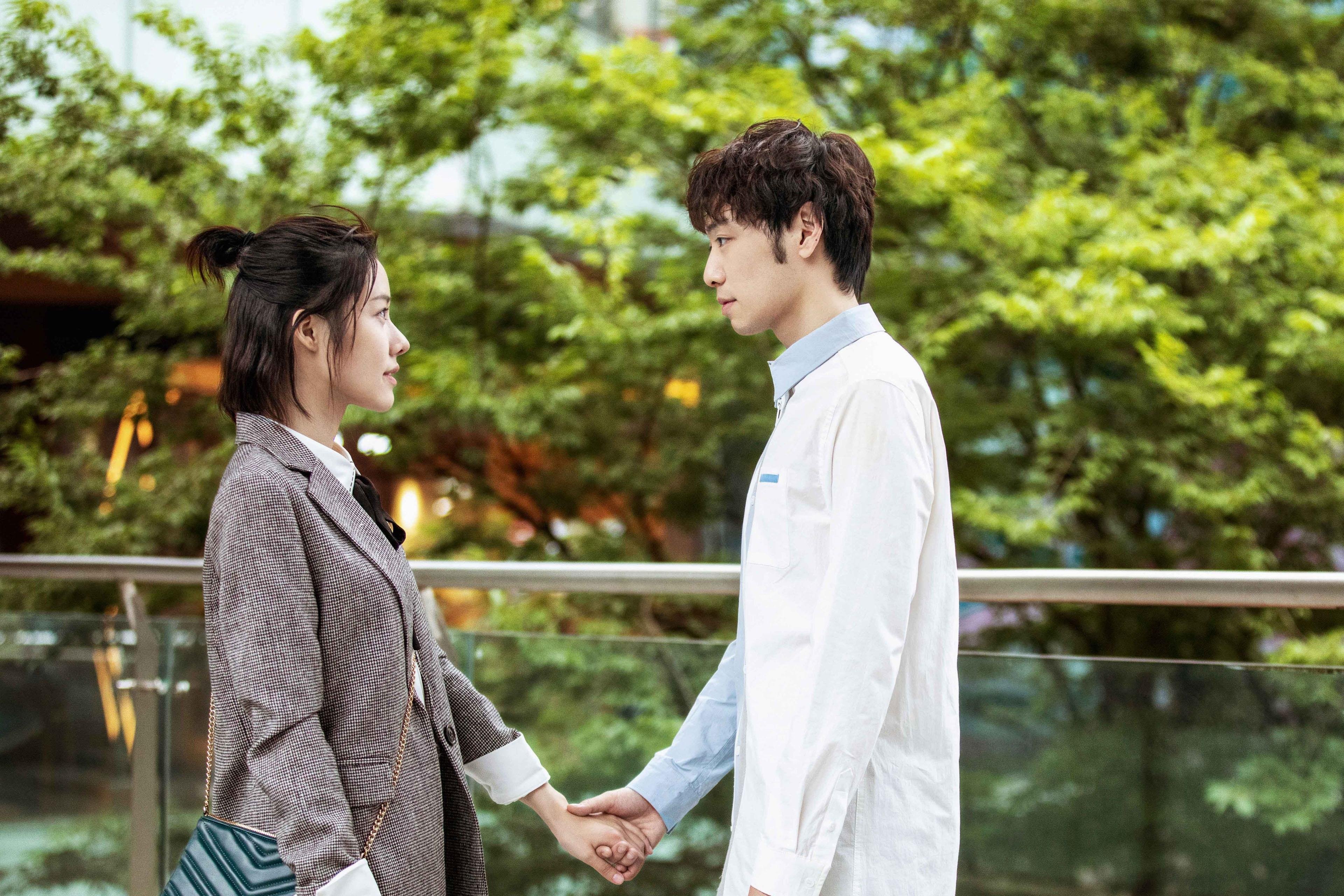 群山静默处,单骑已破关